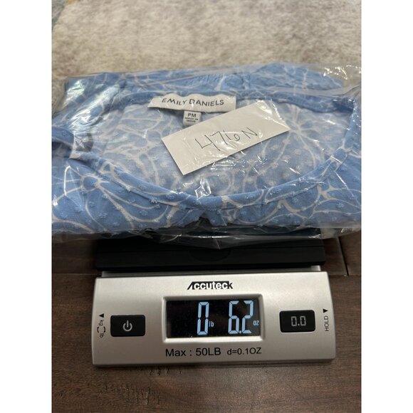 Emily Daniels Blue Floral Textured Short Sleeve Top Sz PM - Picture 10 of 10